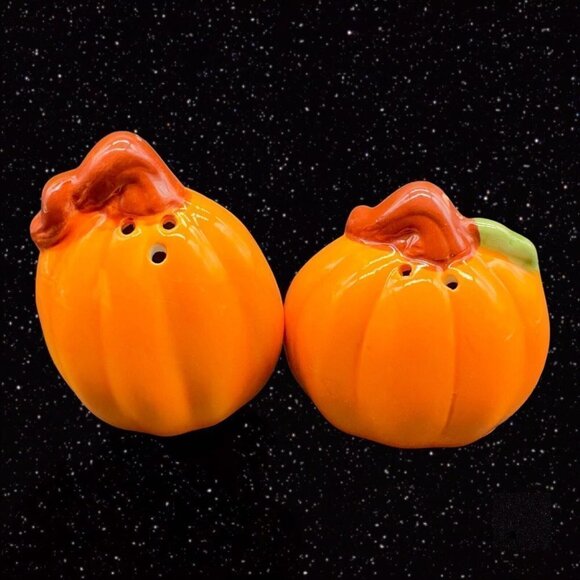 Ceramic Pumpkin Set Salt and Pepper Shaker Orange 3”T 2.5”W - Picture 3 of 7